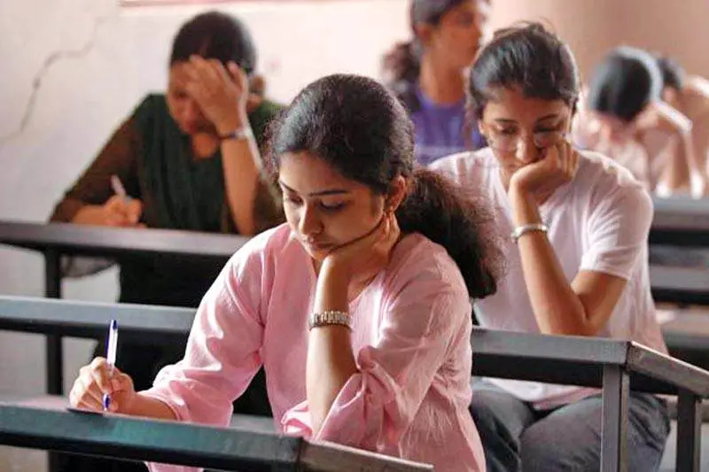 jee-main-student-appearing-exam
